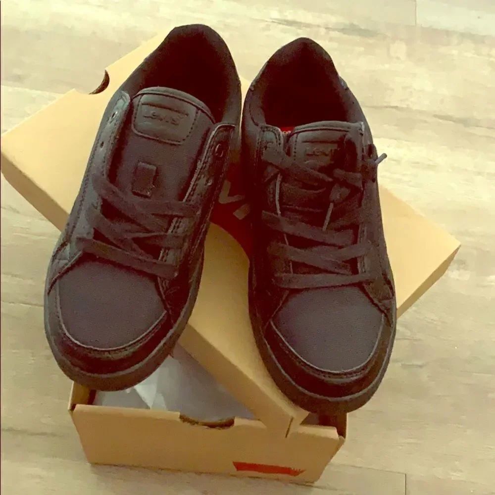 Levi’s black color shoes 👟Final deal🇺🇸